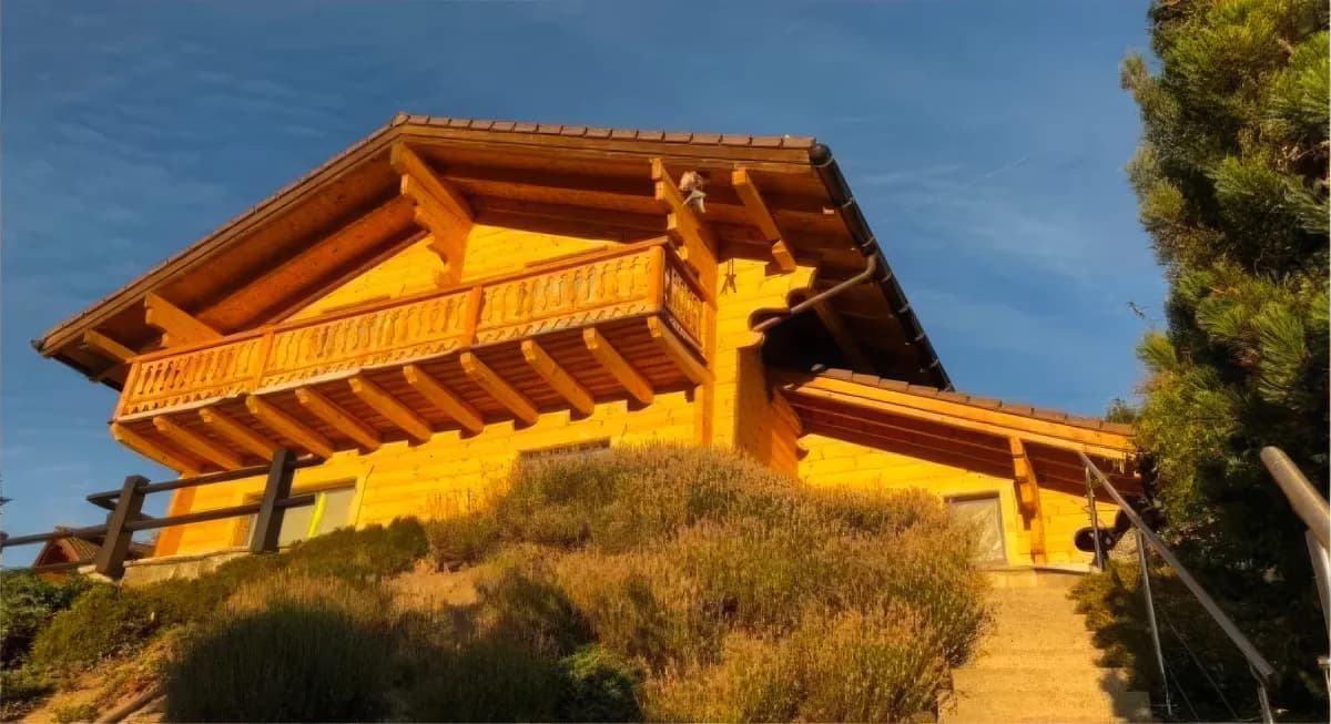Chalet en bois après sablage, Suisse romande