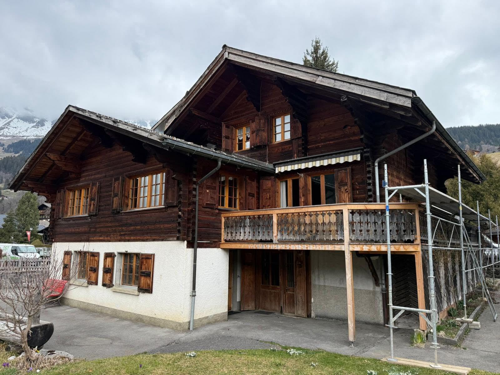 Chalet traditionnel suisse, sablage bois